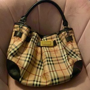 BURBERRY HANDBAG WITH TAGS INSIDE